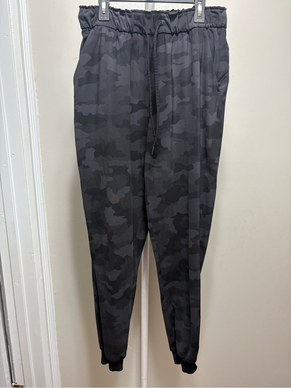 lululemon athletica Women's Black Gray Camo Jogger Pants